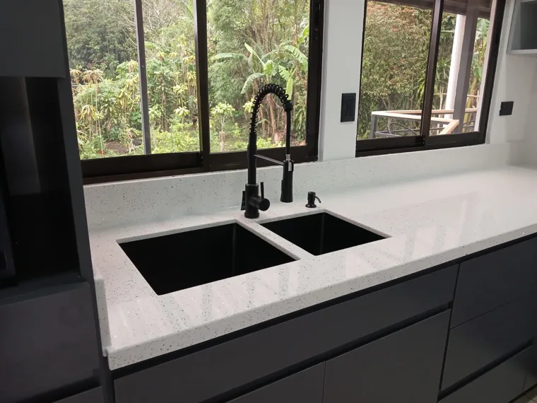 Superficie y detalles de cocina