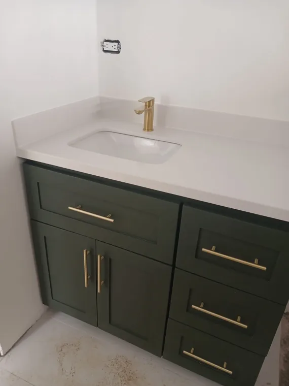 Lavamanos y superficie de baño
